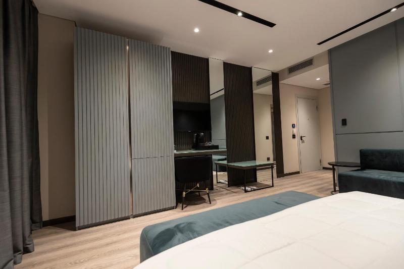 Superior Double Room image 1