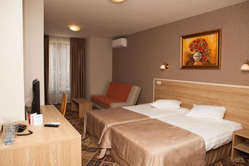 Deluxe Double Room with Extra Bed (3 Adults) image 3