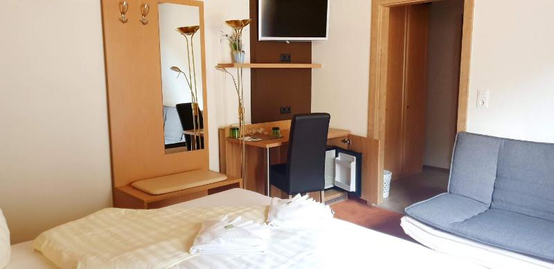 Double Room with Balcony image 1