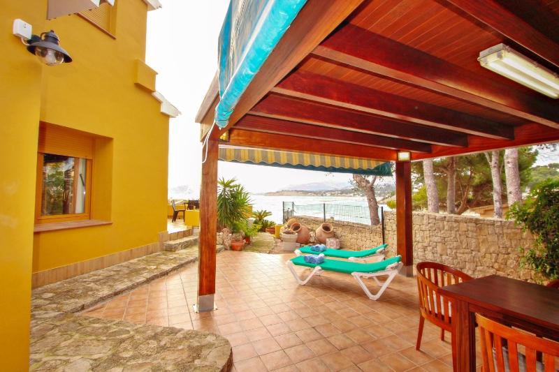 El Portet - beachfront holiday home with private pool in Moraira - image 13