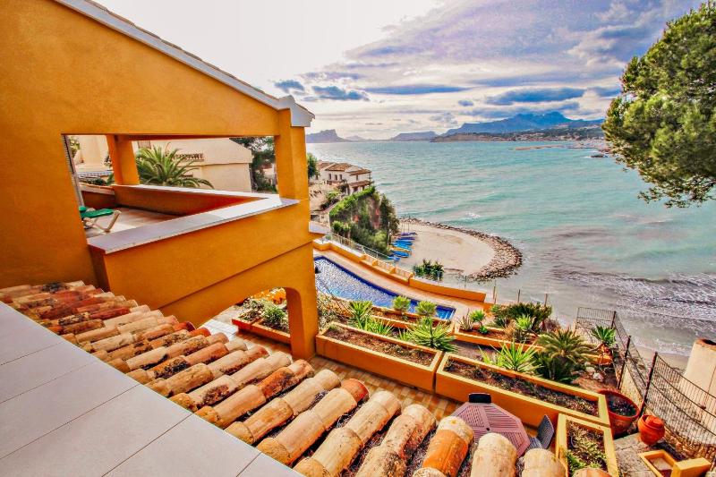 El Portet - beachfront holiday home with private pool in Moraira - image 11