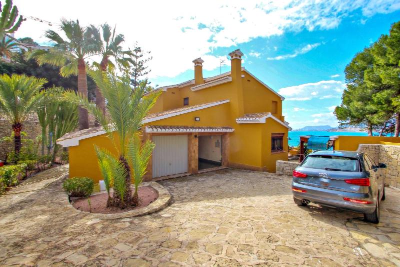 El Portet - beachfront holiday home with private pool in Moraira - image 17