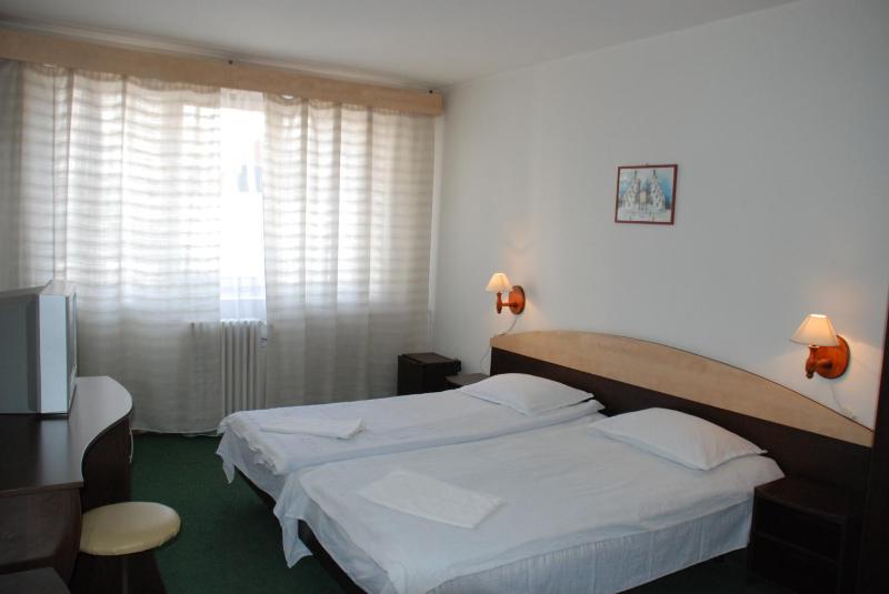 Twin Room image 1