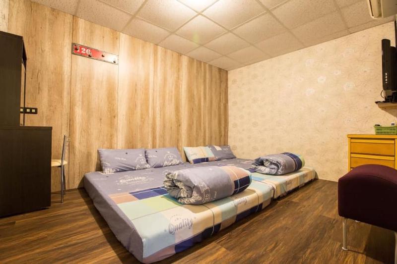Quadruple Room with Private Bathroom image 2