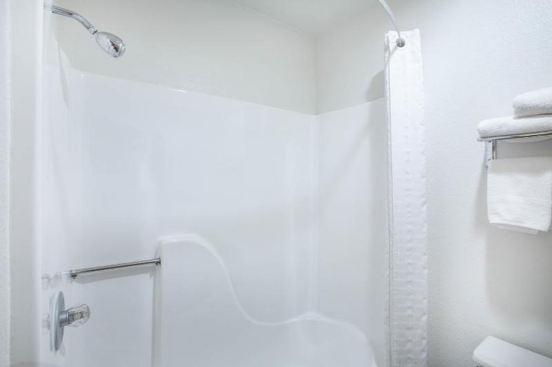 King Room - Non-Smoking image 4