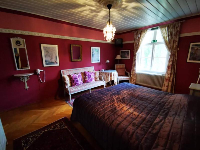 Deluxe Suite image 2