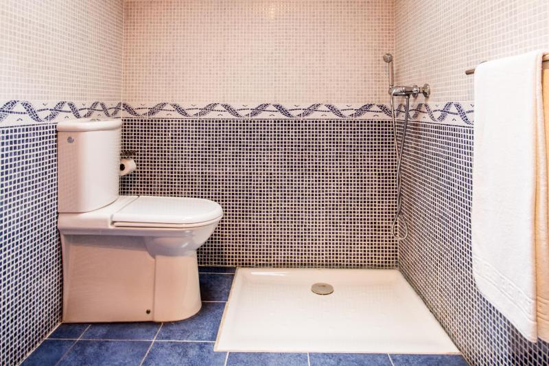 Double Room with Balcony image 2