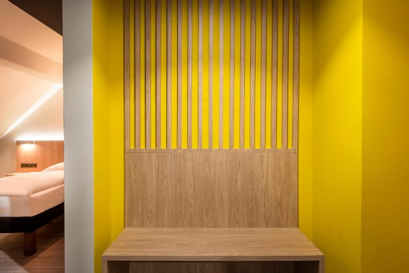 Standard Twin Room image 3