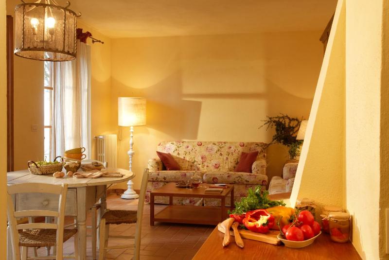Two Bedroom Apartment with Patio (5 Adults) image 4