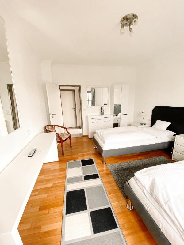 Family Room image 3