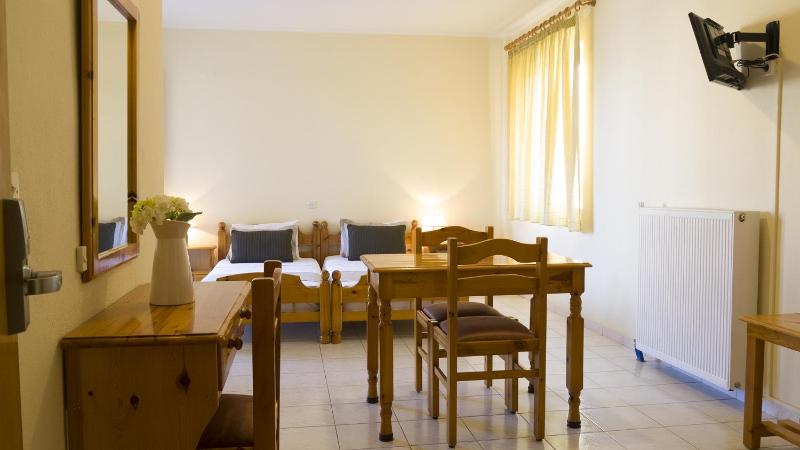 Standard Twin Room with Sea View image 2