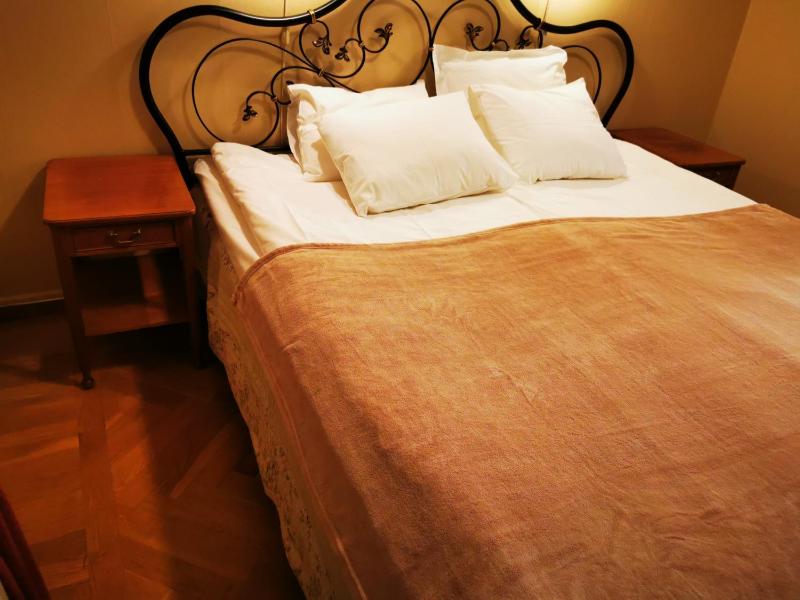 Double Room image 3