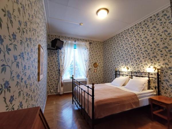 Double Room image 4