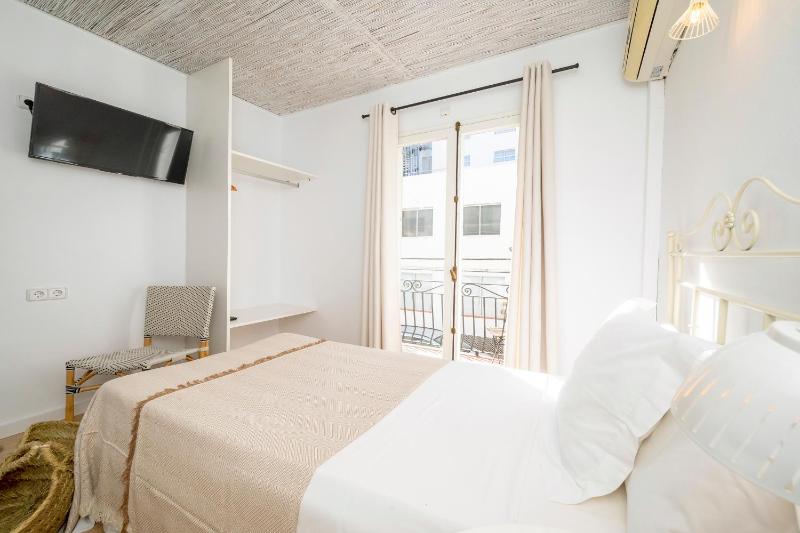 Single Room with Balcony image 3