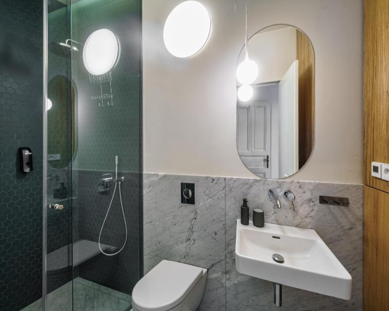 One-Bedroom Apartment image 2