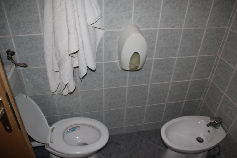 One-Bedroom Apartment with Balcony (5 Adults) image 2