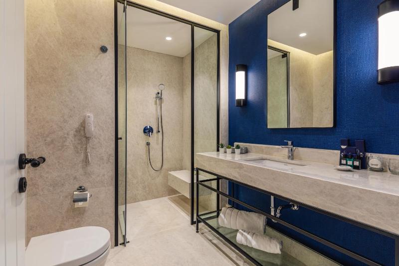 Superior Room Sea View image 4