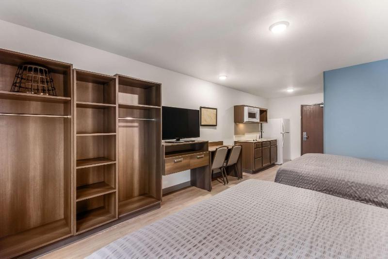Queen Room with Two Queen Beds and Tub - Accessible/Non-Smoking image 1