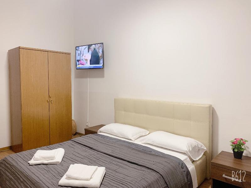 Deluxe Double Room with Extra Bed image 3