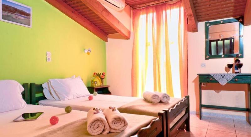 Standard Double or Twin Room image 4