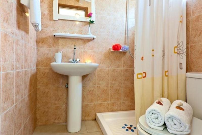 Standard Double or Twin Room image 3