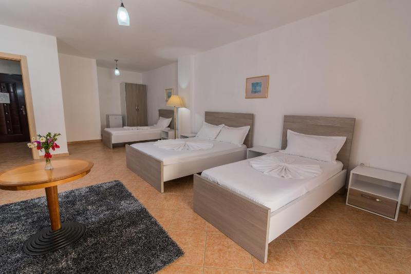 Quadruple Room with Balcony image 3