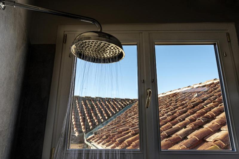Superior Triple Room image 2