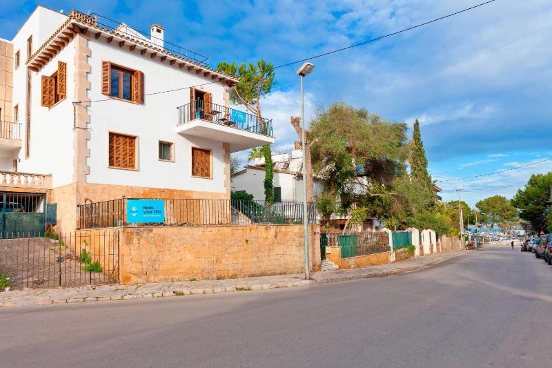 Villa with Private Pool image 1
