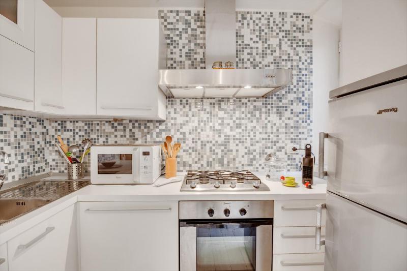 GuestHost - Coverciano Modern Apartment with Patio! - image 4