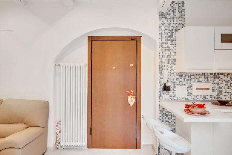 GuestHost - Coverciano Modern Apartment with Patio! - image 12