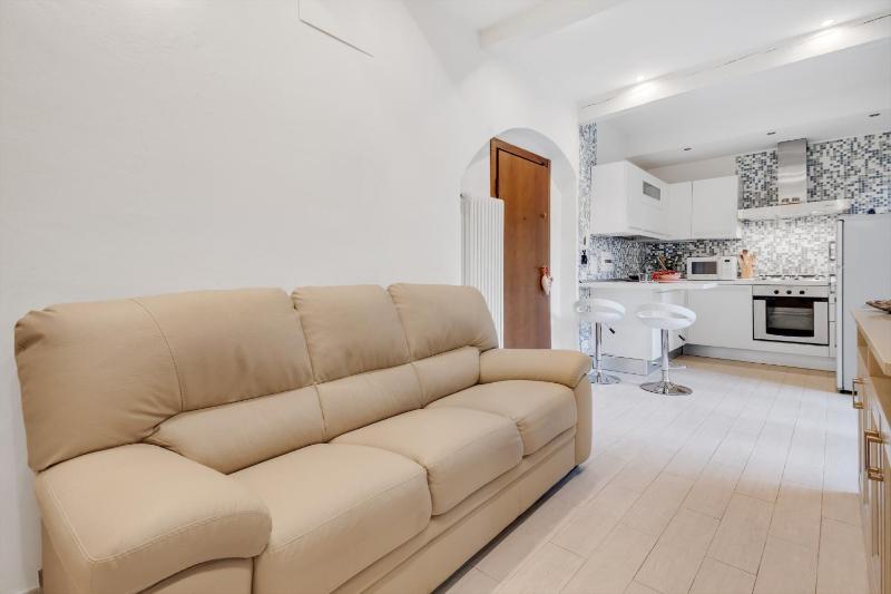 GuestHost - Coverciano Modern Apartment with Patio! - image 10