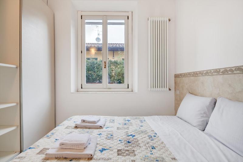 GuestHost - Coverciano Modern Apartment with Patio! - image 5