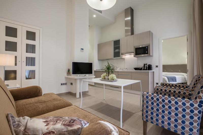 Welldone Cathedral Suites - image 13