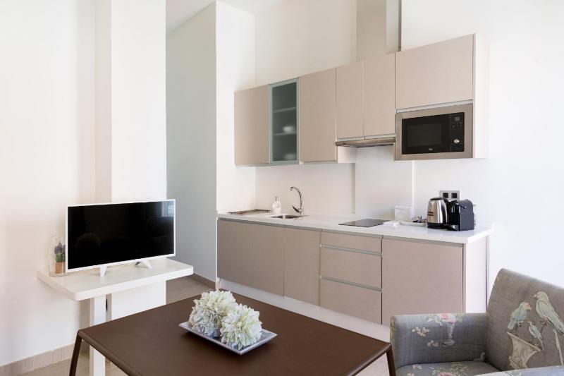 One Premium Bedroom Apartment with Balcony image 3