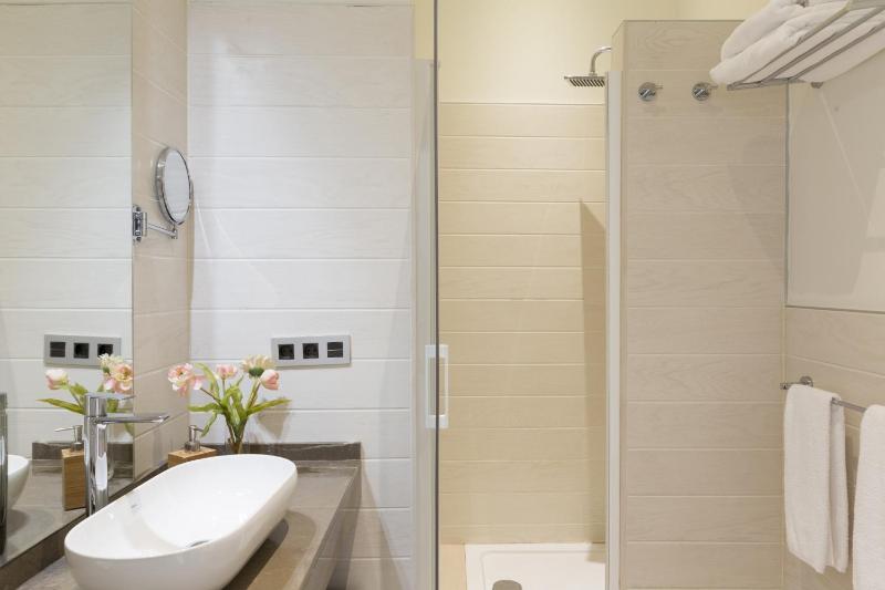 One Premium Bedroom Apartment with Balcony image 2