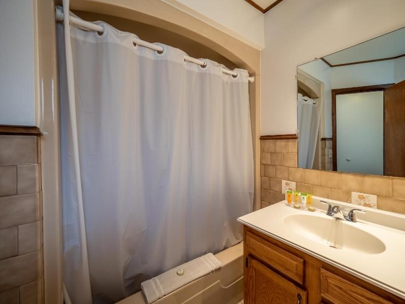 King Room with Pool View image 3