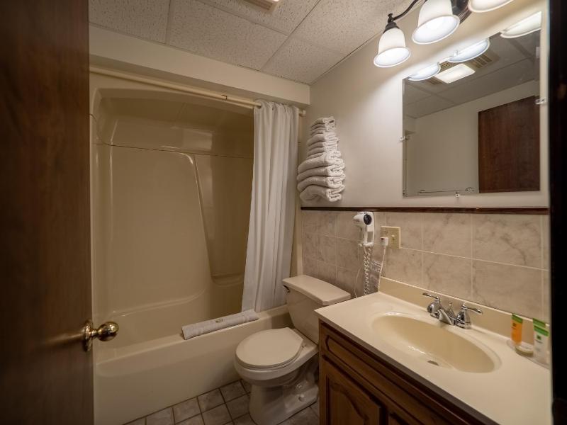Standard Queen Room image 4