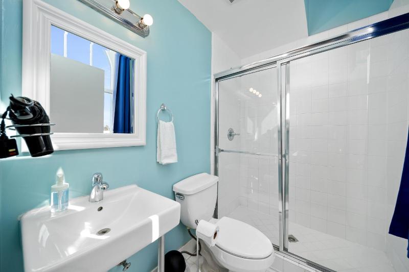 Double Room with Private Bathroom image 3