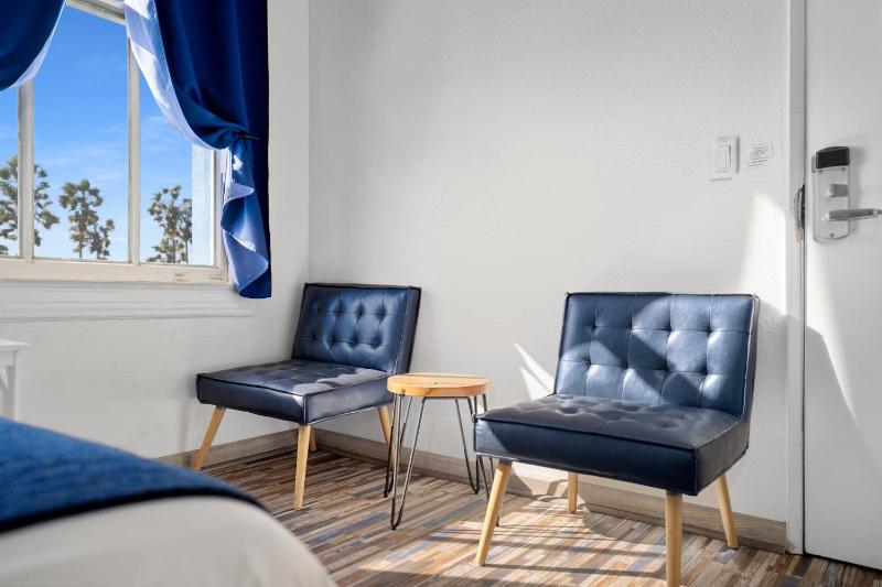 Double Room with Private Bathroom image 4