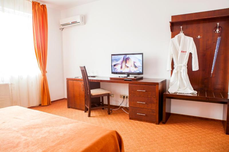 Twin Room image 4
