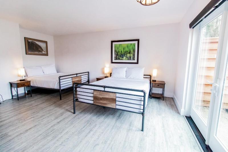 Double Queen Room with Patio image 4