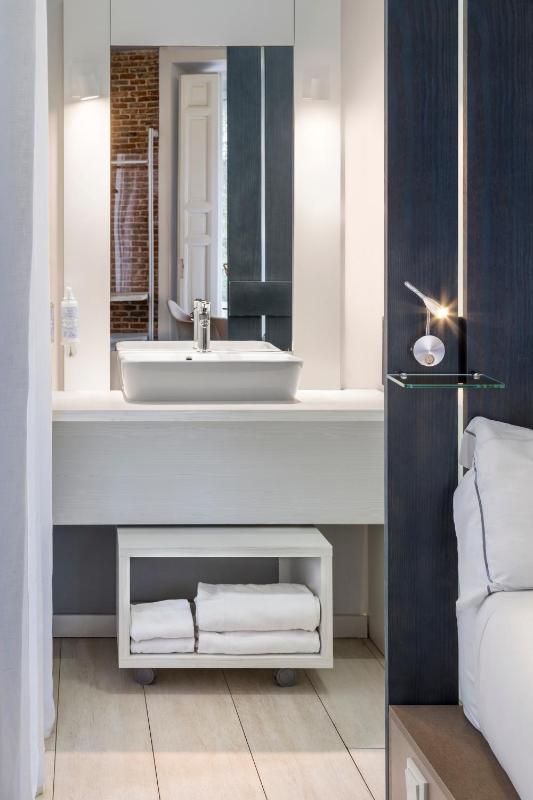 Superior Double Room image 4