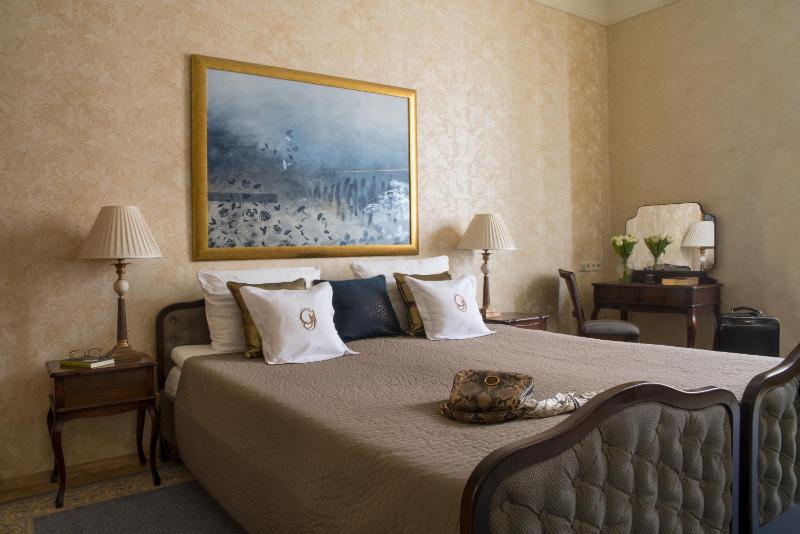 Deluxe Double Room image 3
