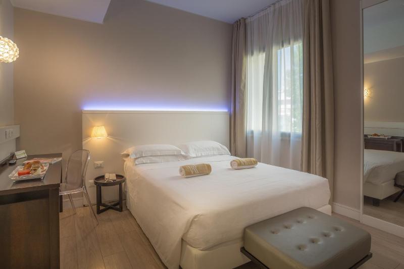 Economy Room image 2