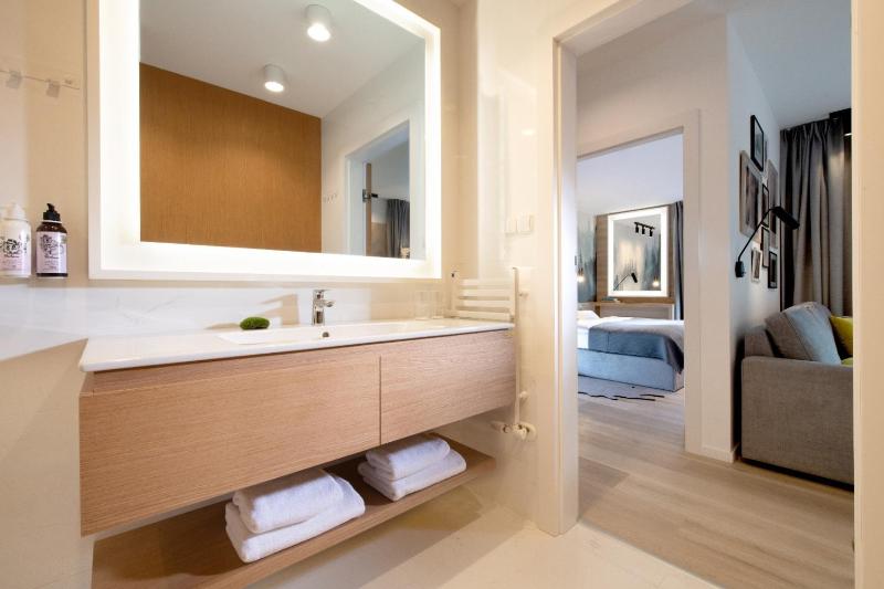 One-Bedroom Apartment image 2