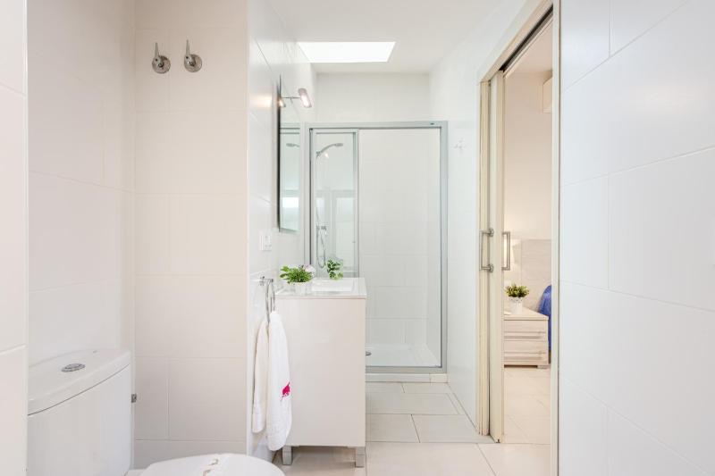 Apart-rent Penthouse Francesc Macia 2000 cerca de la playa y WIFI - image 20