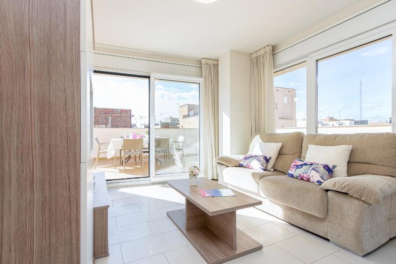 Apart-rent Penthouse Francesc Macia 2000 cerca de la playa y WIFI - image 7