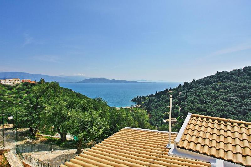 Villa Regina: Above Agni superb views and pool - image 8