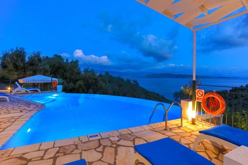 Villa Regina: Above Agni superb views and pool - image 35