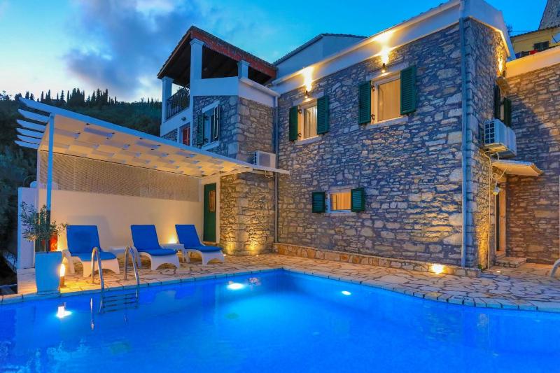 Villa Regina: Above Agni superb views and pool - image 41